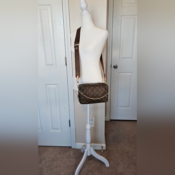 Authentic LOUIS VUITTON Trousse De Toilette 23 Crossbody Bag - Picture 11 of 13